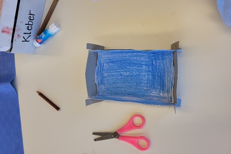 Gebasteltes Handybett